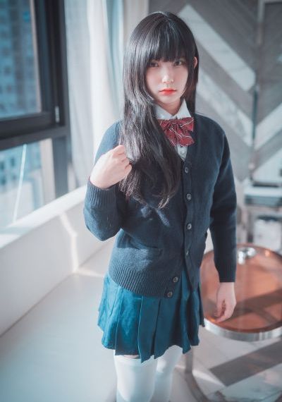 欧美羽绒服女长款_1080P电影完整版在线观看