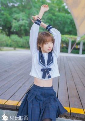 欧美明星驼色大衣街拍_BT种子搜索